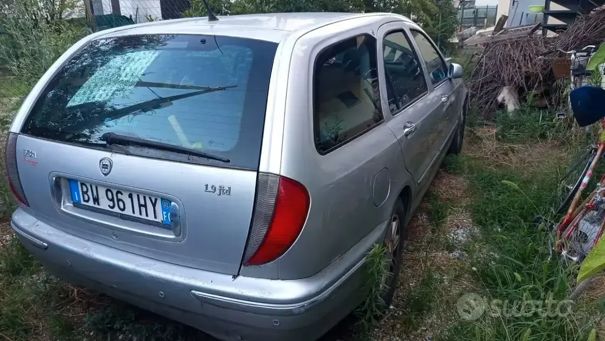Usata Lancia Lybra 116 CV (85 kW) 2002 Viola Station wagon