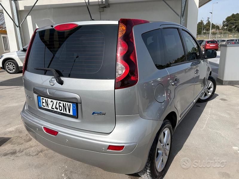 Usata Nissan Note Tekna 90 CV (66 kW) 2012 Grigio Utilitaria