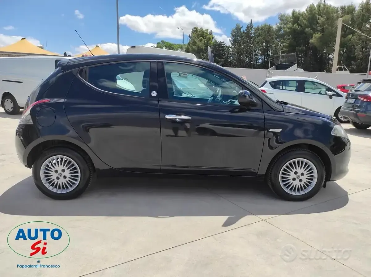 Usata Lancia Ypsilon 69 CV (50 kW) 2012 Nero Utilitaria