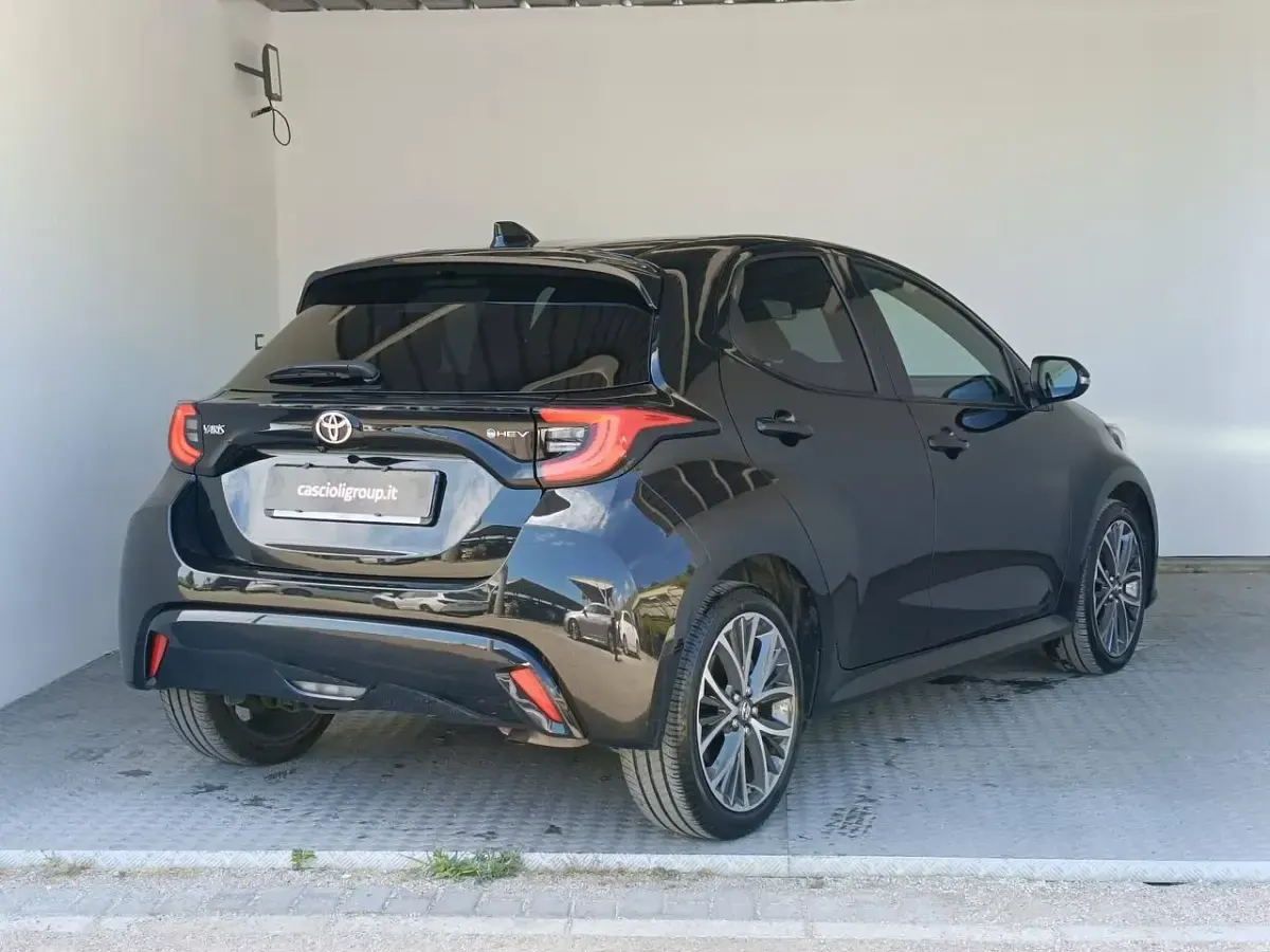 Usata Toyota Yaris Lounge 92 CV (67 kW) 2024 Nero Utilitaria