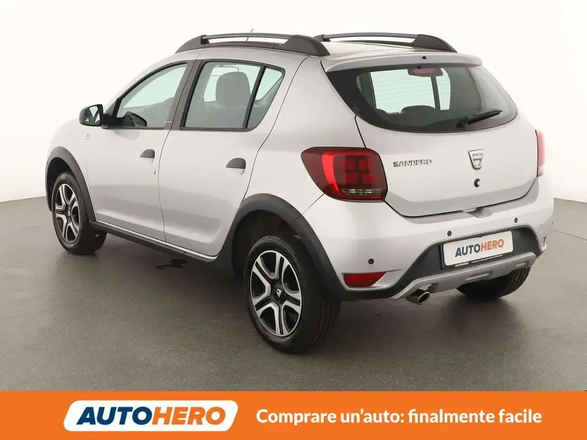 Usata Dacia Sandero 90 CV (66 kW) 2018 Argento Berlina