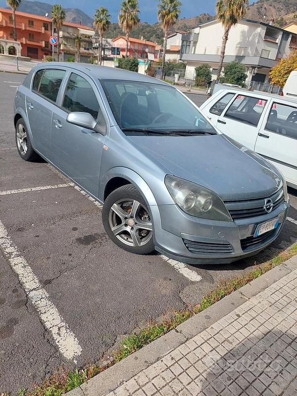 Usata Opel Astra Enjoy 101 CV (74 kW) 2004 Berlina