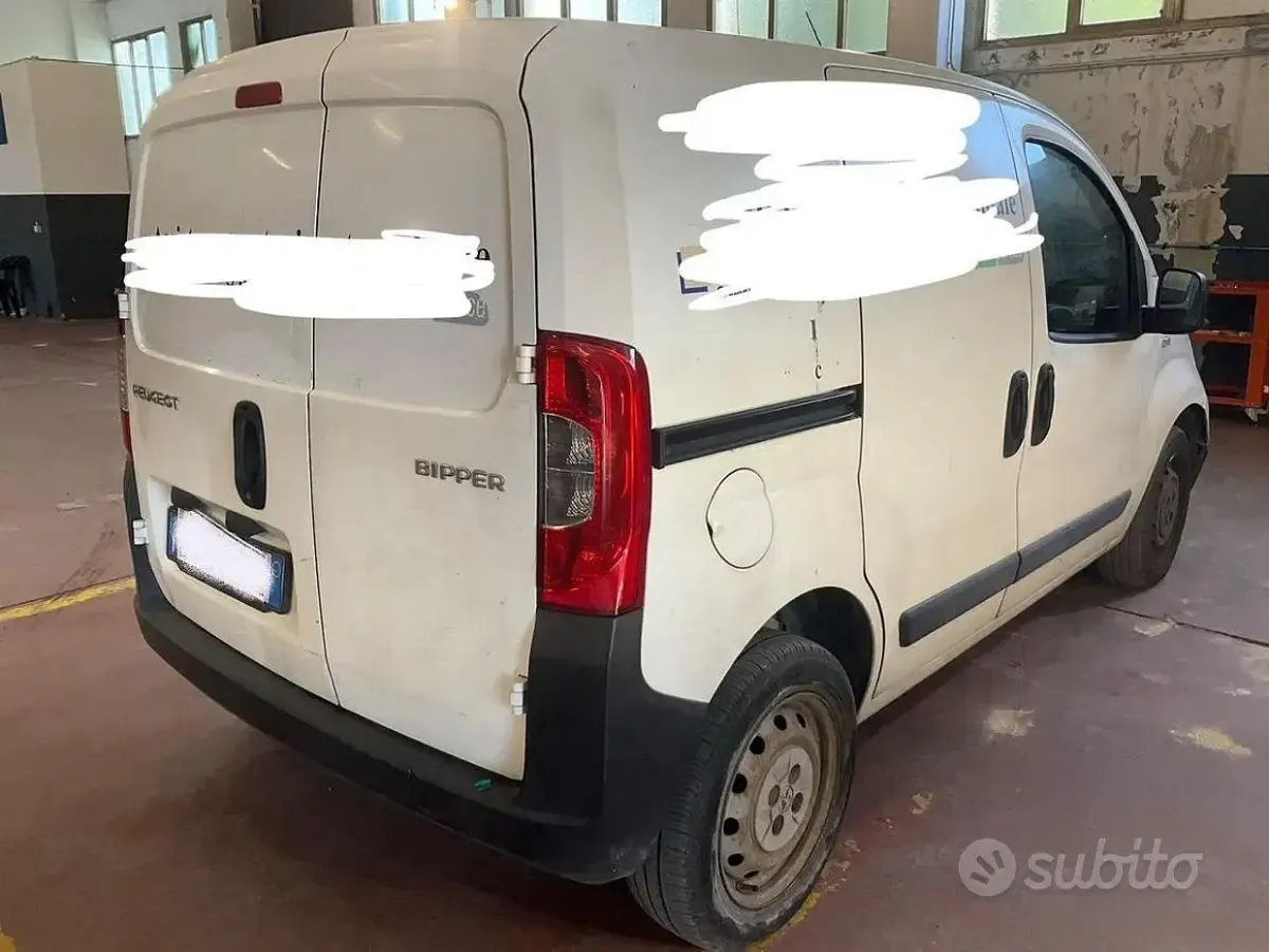 Usata Peugeot Bipper 68 CV (50 kW) 2011 Bianco Monovolume