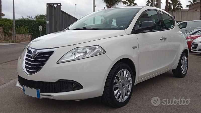 Usata Lancia Ypsilon 69 CV (50 kW) 2013 Bianco Utilitaria