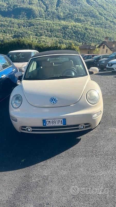 Usata VW New Beetle Cabriolet 106 CV (77 kW) 2004 Beige Cabrio