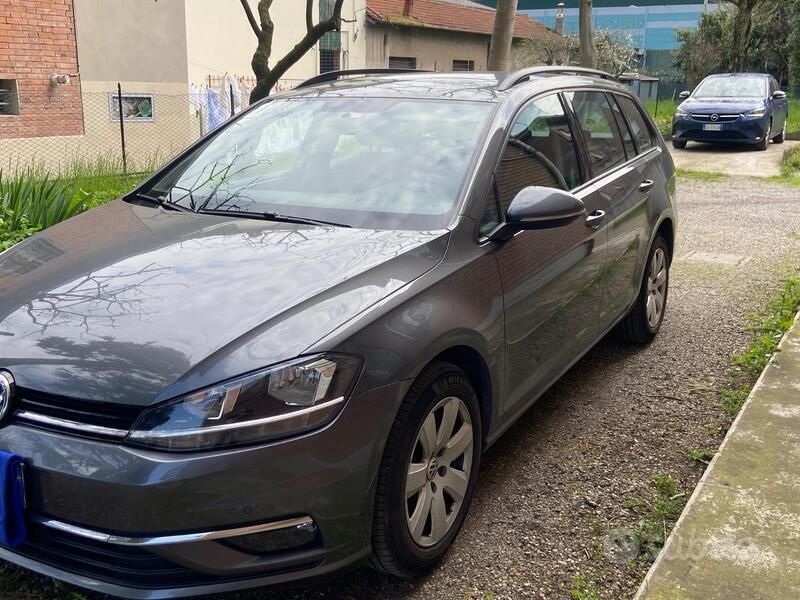 Grigio Usata 2017 VW Golf VII Station wagon | 7000 € (Buon prezzo) - Immagine 1/4