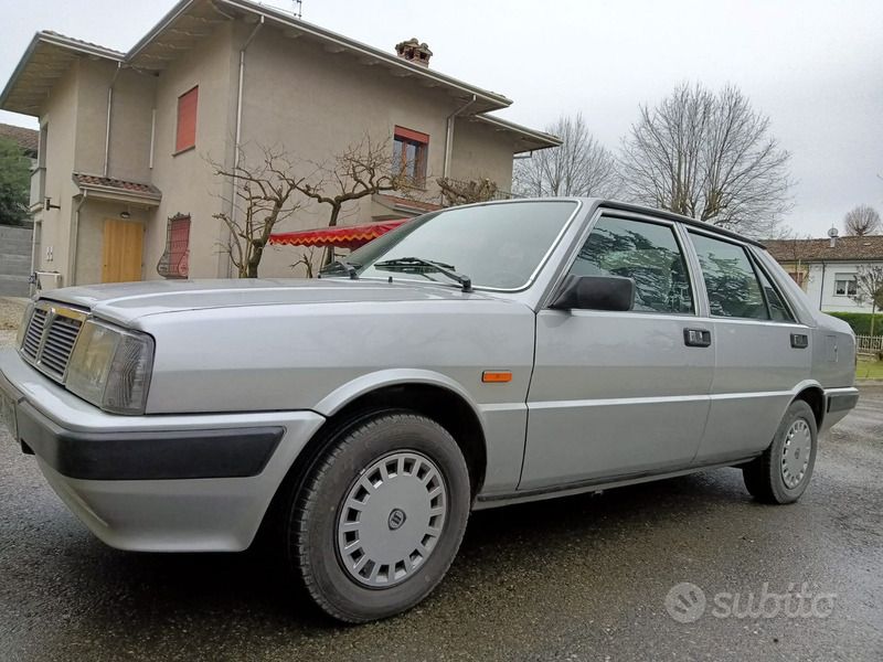 Usata Lancia Prisma 77 CV (56 kW) 1988 Grigio Berlina