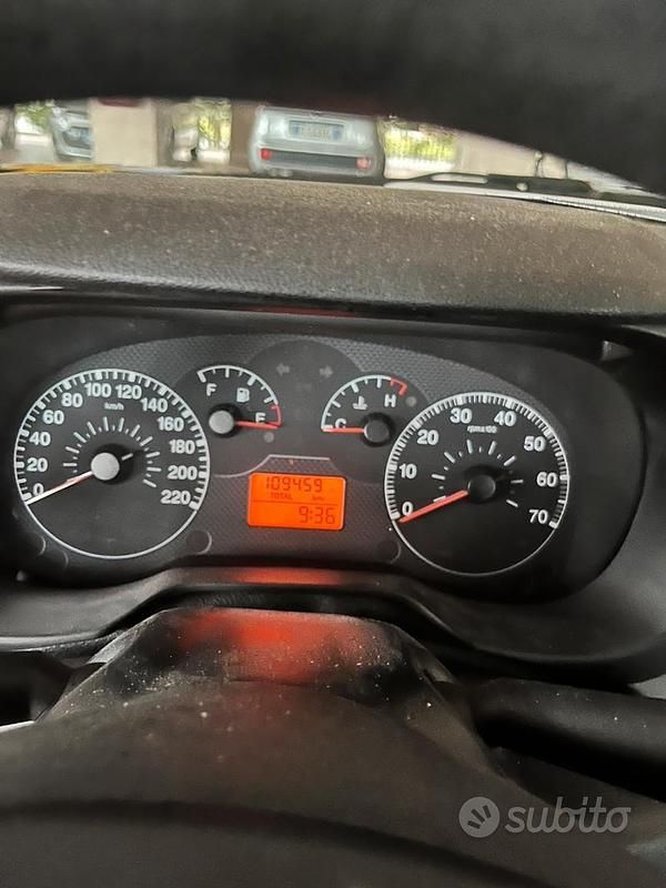 Bianco Usata 2006 Fiat Grande Punto Due volumi | 1950 € (Super prezzo) - Immagine 1/4