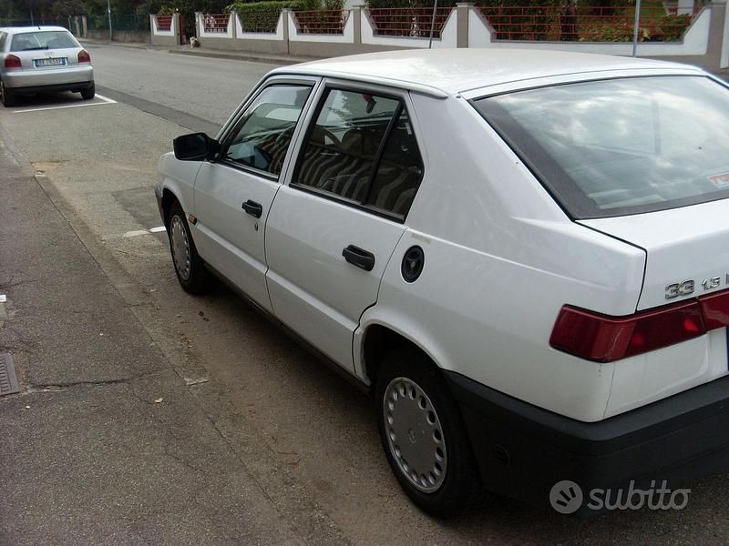 Begagnad Alfa Romeo 33 88 HK (64 kW) 1993 Vit Sedan