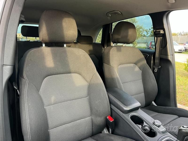 Usata Mercedes B180 Business 109 CV (80 kW) 2016 Grigio Monovolume