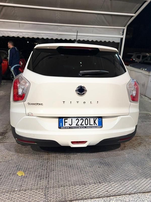 Usata Ssangyong (KGM) Tivoli 115 CV (84 kW) 2017 Bianco SUV