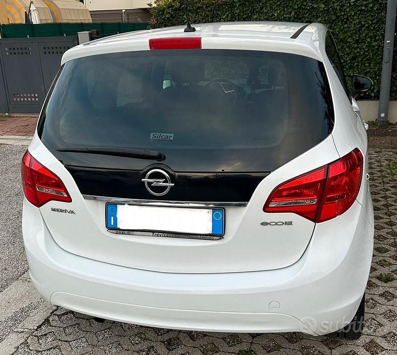 Usata Opel Meriva 95 CV (69 kW) 2011 Bianco Monovolume