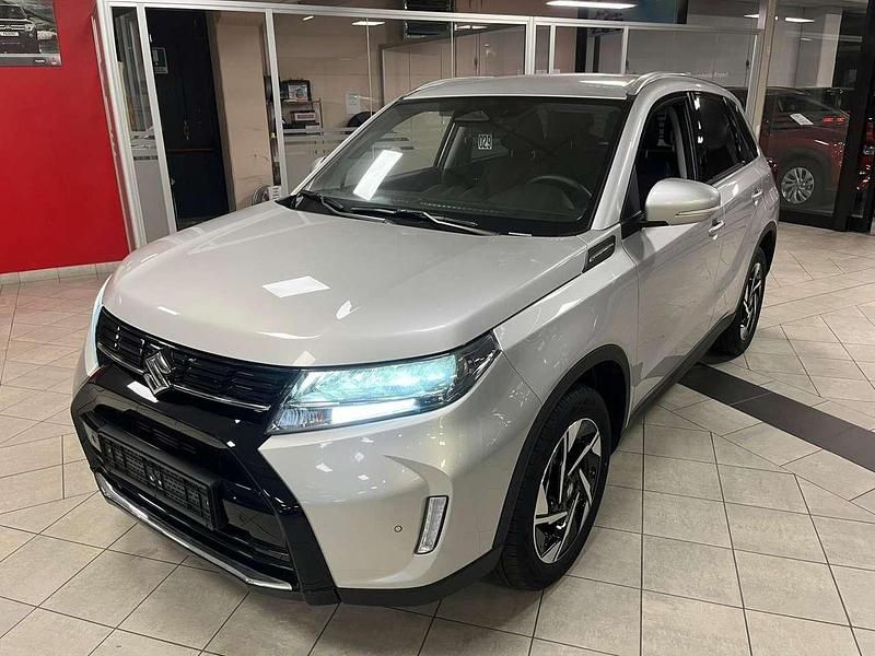 Argento Usata 2025 Suzuki Vitara SUV | 28.500 € (Cara) - Immagine 1/4
