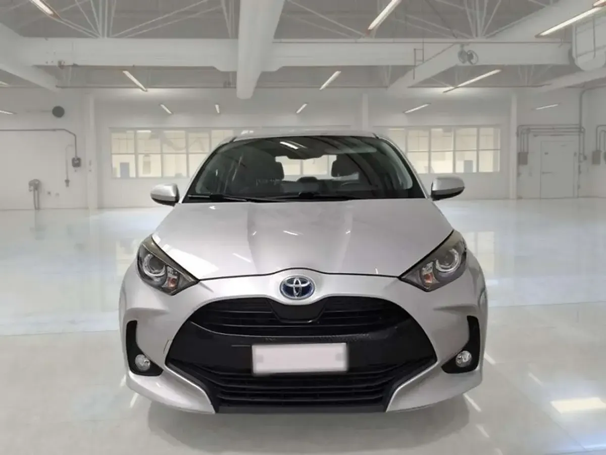 Usata Toyota Yaris Hybrid Business Edition 92 CV (67 kW) 2021 Grigio Berlina