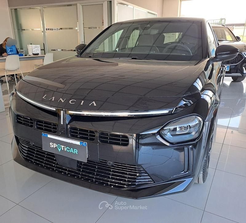 Usata Lancia Ypsilon 101 CV (74 kW) 2025 Nero Utilitaria