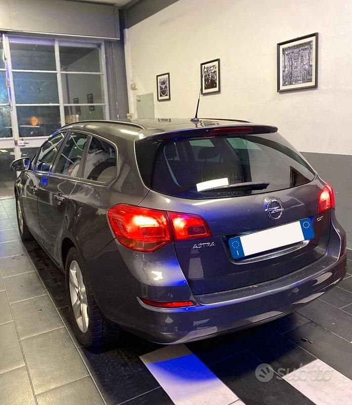 Occasion Opel Astra 110 ch (80 kW) 2011 Gris Break