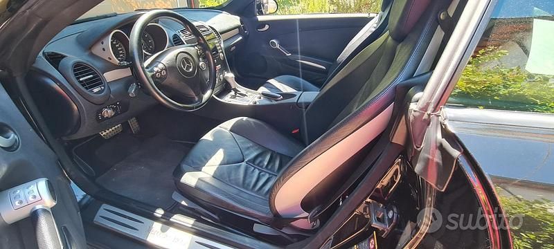 Usata Mercedes SLK280 231 CV (169 kW) 2005 Nero Cabrio