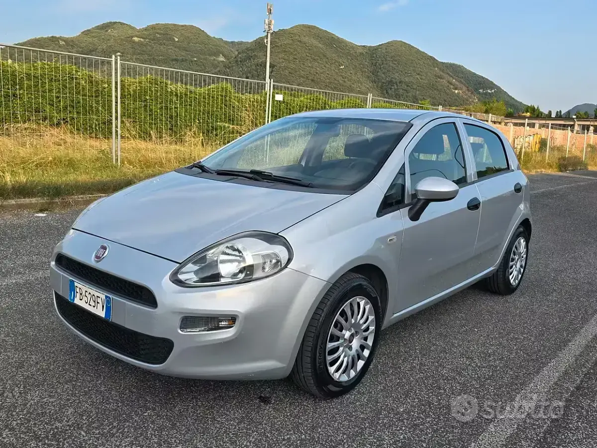 Usata Fiat Punto Lounge 77 CV (56 kW) 2016 Utilitaria