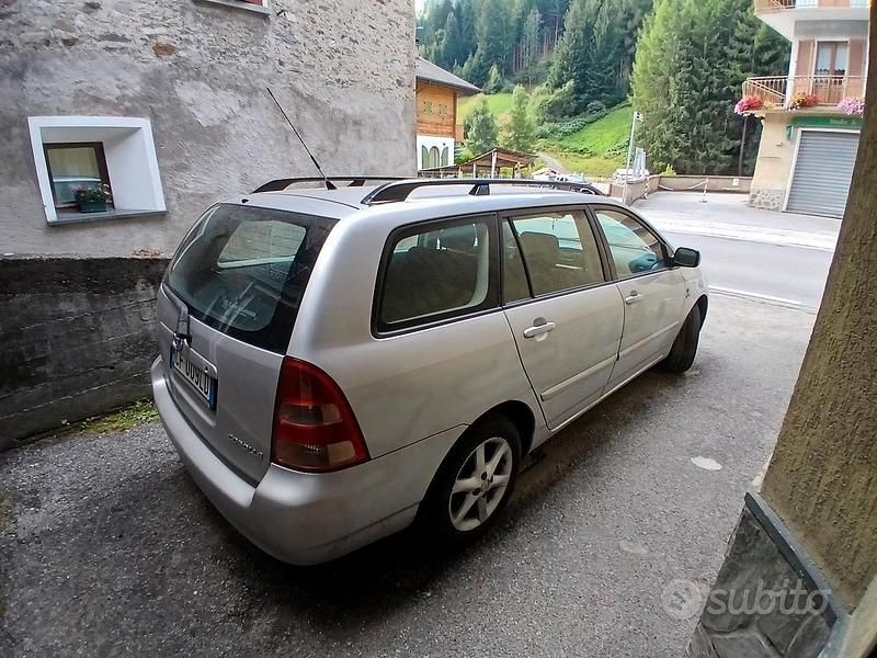 Usata Toyota Corolla 90 CV (66 kW) 2003 Grigio Station wagon