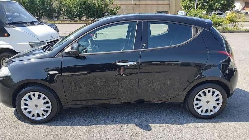 Usata Lancia Ypsilon Silver 69 CV (50 kW) 2013 Nero Utilitaria