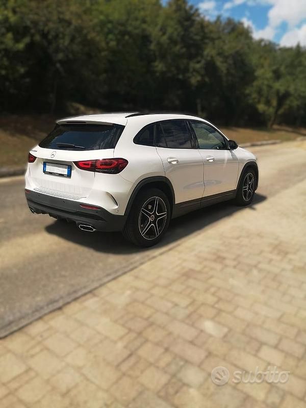 Usata Mercedes GLA200 Premium 150 CV (110 kW) 2022 Bianco SUV