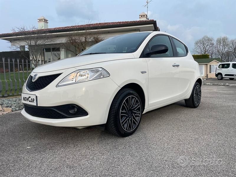 Usata Lancia Ypsilon Gold 69 CV (50 kW) 2018 Bianco Utilitaria