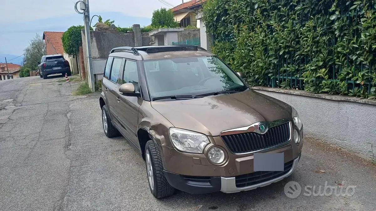 Usata Skoda Yeti 105 CV (77 kW) 2011 Marrone SUV