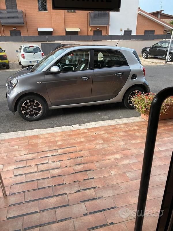 Grigio Usata 2015 Smart ForFour Passion Due volumi | 9000 € (Cara) - Immagine 1/4