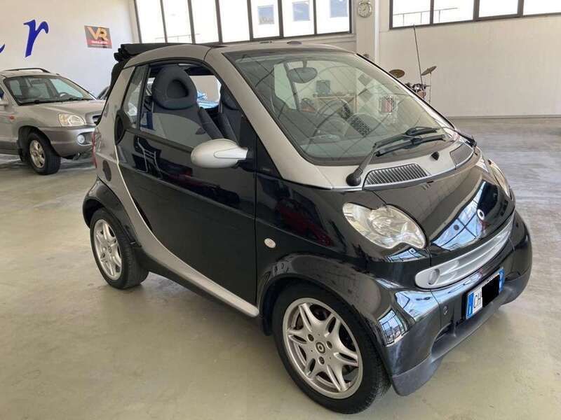 Nero Usata 2003 Smart ForTwo Cabrio Passion Cabrio | 3500 € (Cara) - Immagine 1/4