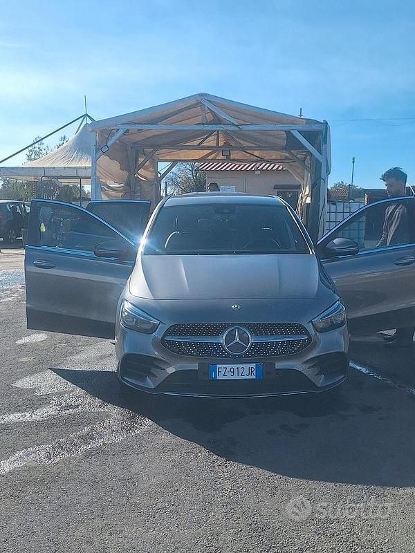 Usata Mercedes B200 2020 Grigio Monovolume