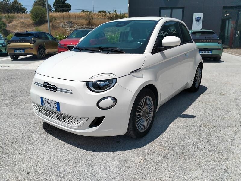 Bianco Usata 2023 Fiat 500e Icon Tre volumi | 16.500 € (Buon prezzo) - Immagine 1/4