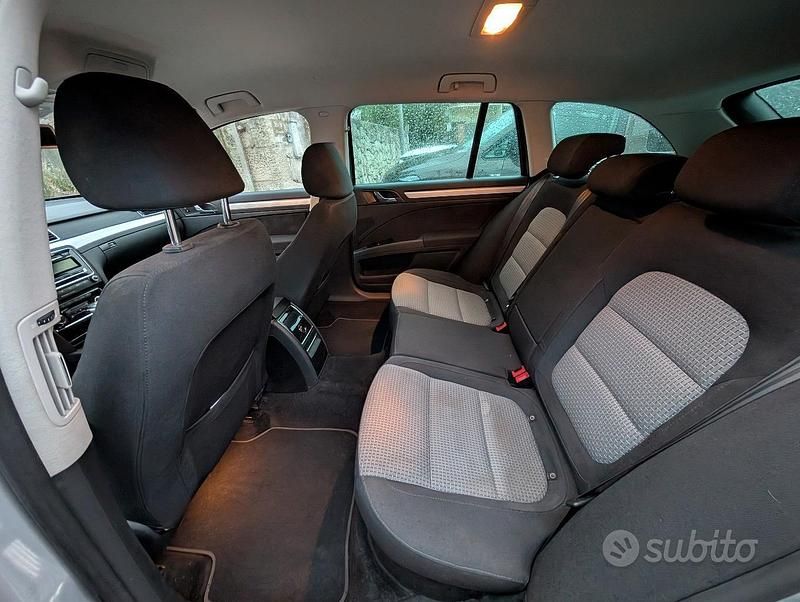 Usata Skoda Superb 170 CV (125 kW) 2012 Grigio Berlina