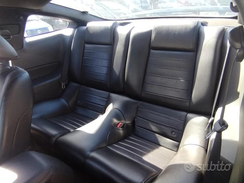 Usata Ford Mustang 350 CV (257 kW) 2011 Verde Berlina