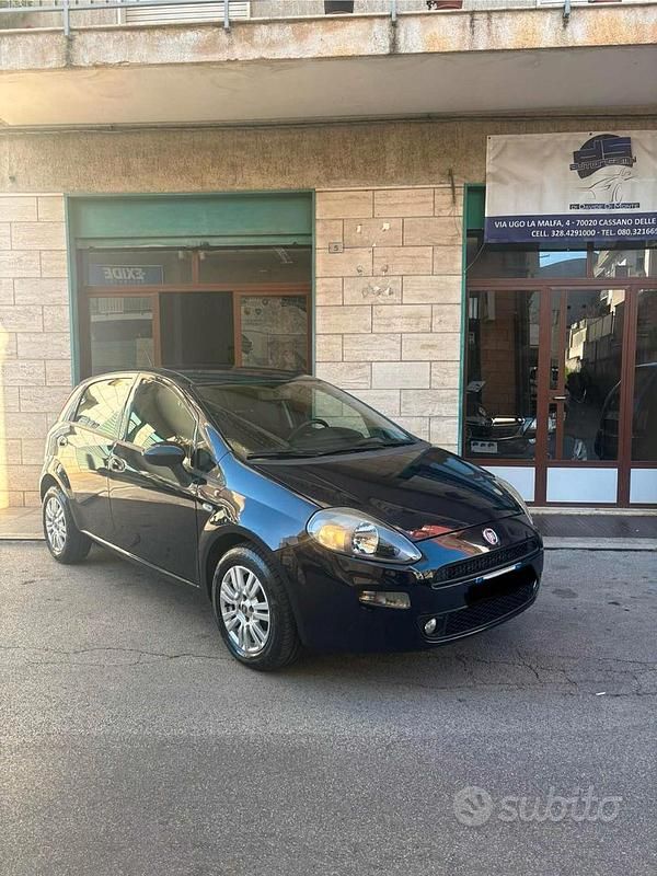 Blu Usata 2016 Fiat Punto Lounge Due volumi | 5500 € (Buon prezzo) - Immagine 1/4