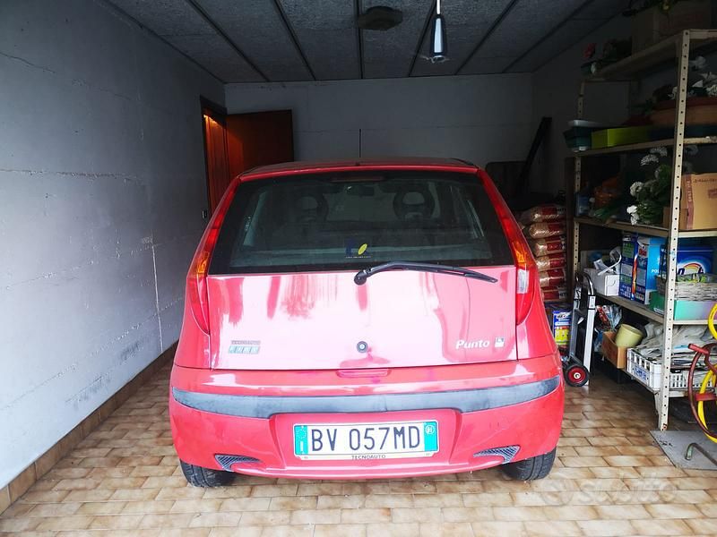 Usata Fiat Punto 60 CV (44 kW) 2001 Rosso Utilitaria