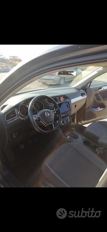 Usata VW Tiguan R-line 116 CV (85 kW) 2018 Grigio SUV