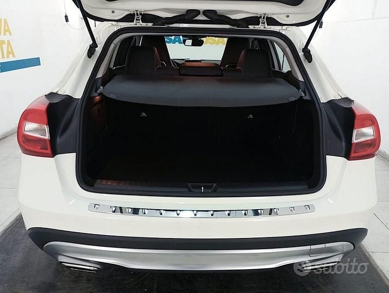 Usata Mercedes GLA200 136 CV (100 kW) 2015 Bianco metallizzato SUV