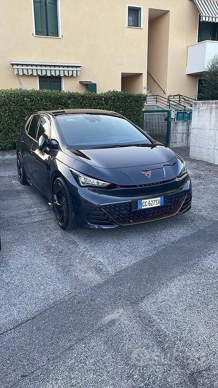 Nero Usata 2022 Cupra Born e-Boost Due volumi | 24.900 € (Cara) - Immagine 1/4