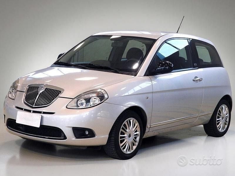 Grigio Usata 2011 Lancia Ypsilon Due volumi | 4950 € (Buon prezzo) - Immagine 1/1