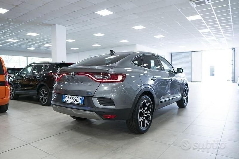Usata Renault Arkana Intens 146 CV (107 kW) 2022 Grigio SUV