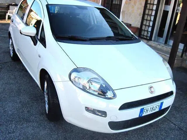 Usata Fiat Punto Street 95 CV (69 kW) 2017 Bianco Utilitaria