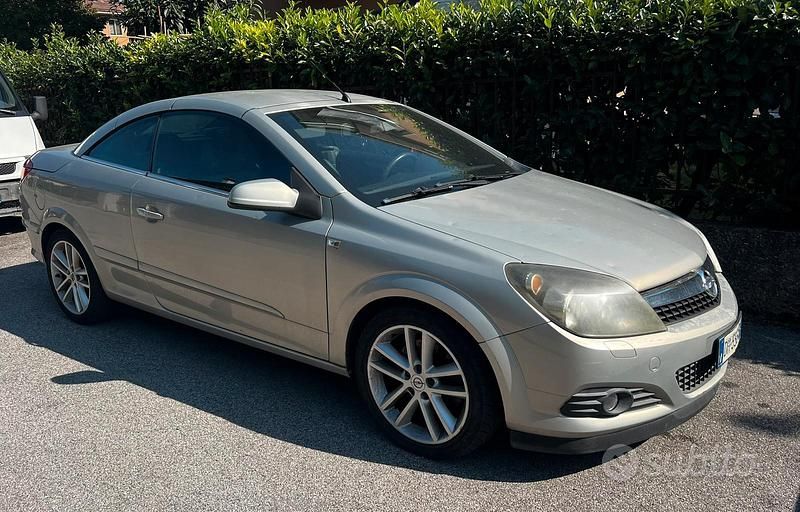 Usata Opel Astra Cabriolet 150 CV (110 kW) 2007 Cabrio