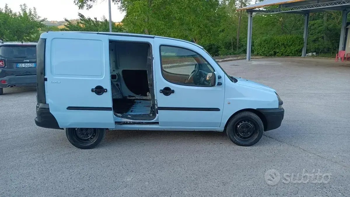 Usata Fiat Doblò 105 CV (77 kW) 2004 Blu Monovolume