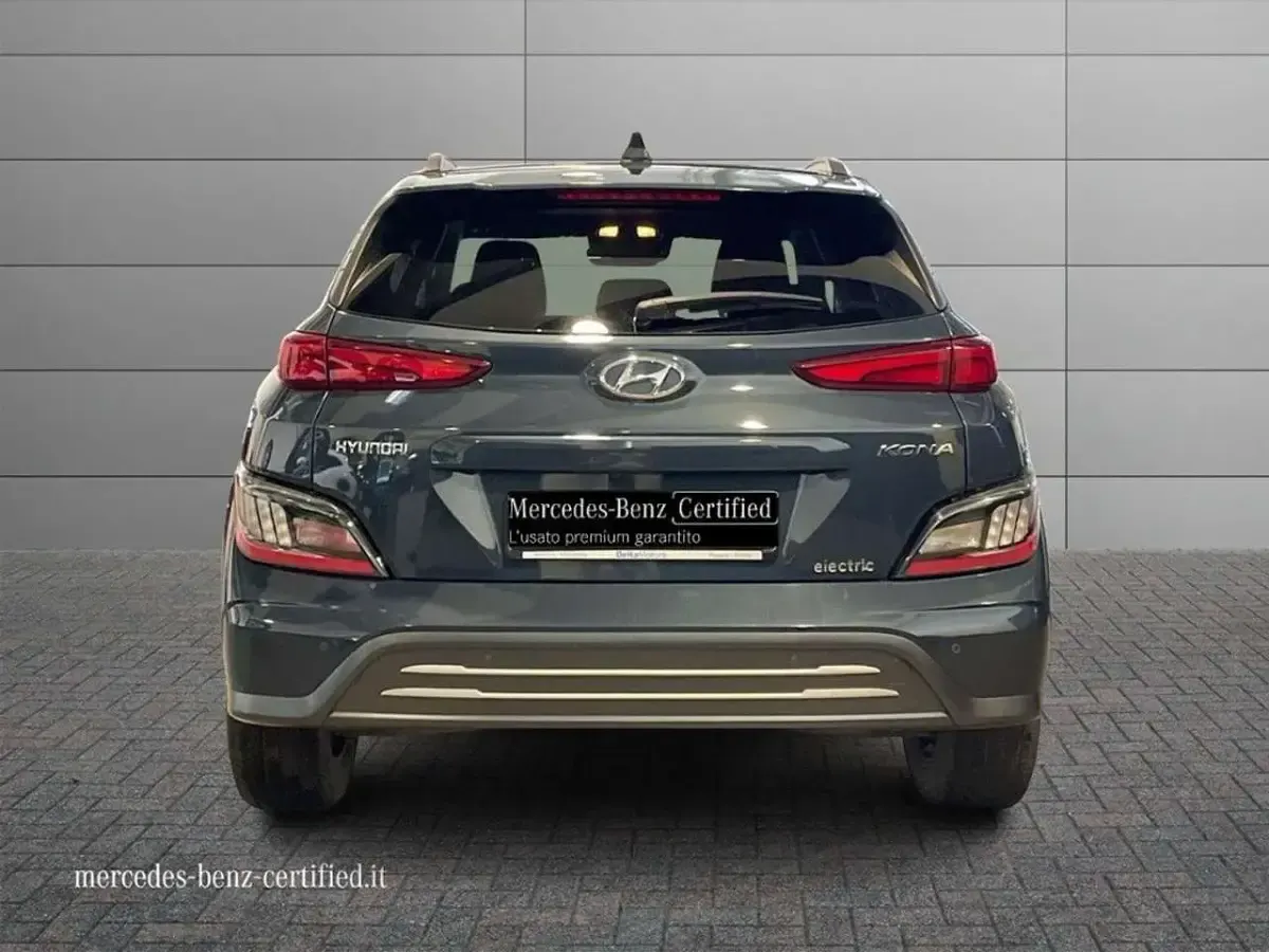 Usata Hyundai Kona 100 kW (136 CV) 2022 Blu scuro metallizzato SUV