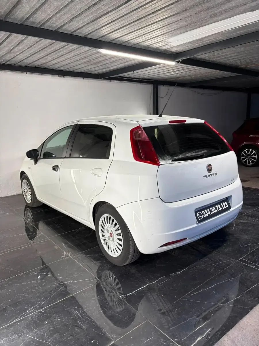 Usata Fiat Grande Punto Dynamic 75 CV (55 kW) 2009 Bianco Utilitaria