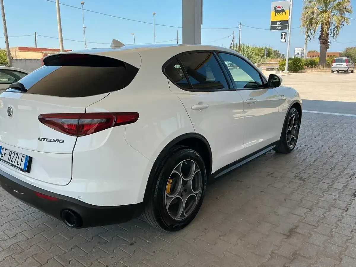 Usata Alfa Romeo Stelvio Sprint 190 CV (139 kW) 2021 Bianco SUV