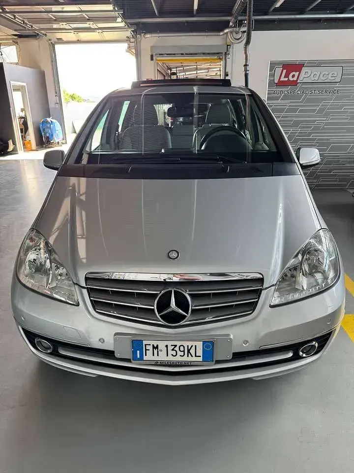 Usata Mercedes A150 Elegance 95 CV (69 kW) 2011 Argento Utilitaria