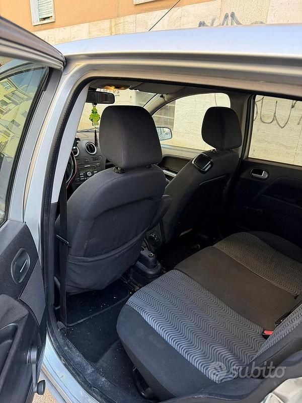 Usata Ford Fusion 68 CV (50 kW) 2007 Grigio Utilitaria