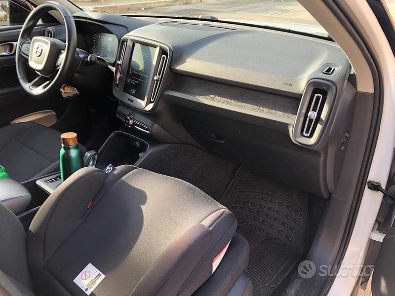 Usata Volvo XC40 Momentum 150 CV (110 kW) 2019 Bianco SUV