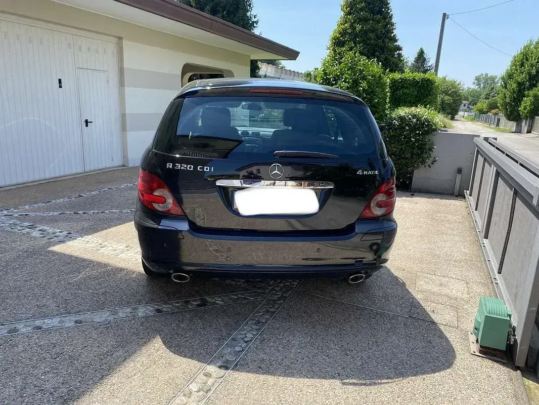 Usata Mercedes R320 224 CV (164 kW) 2006 Nero Station wagon